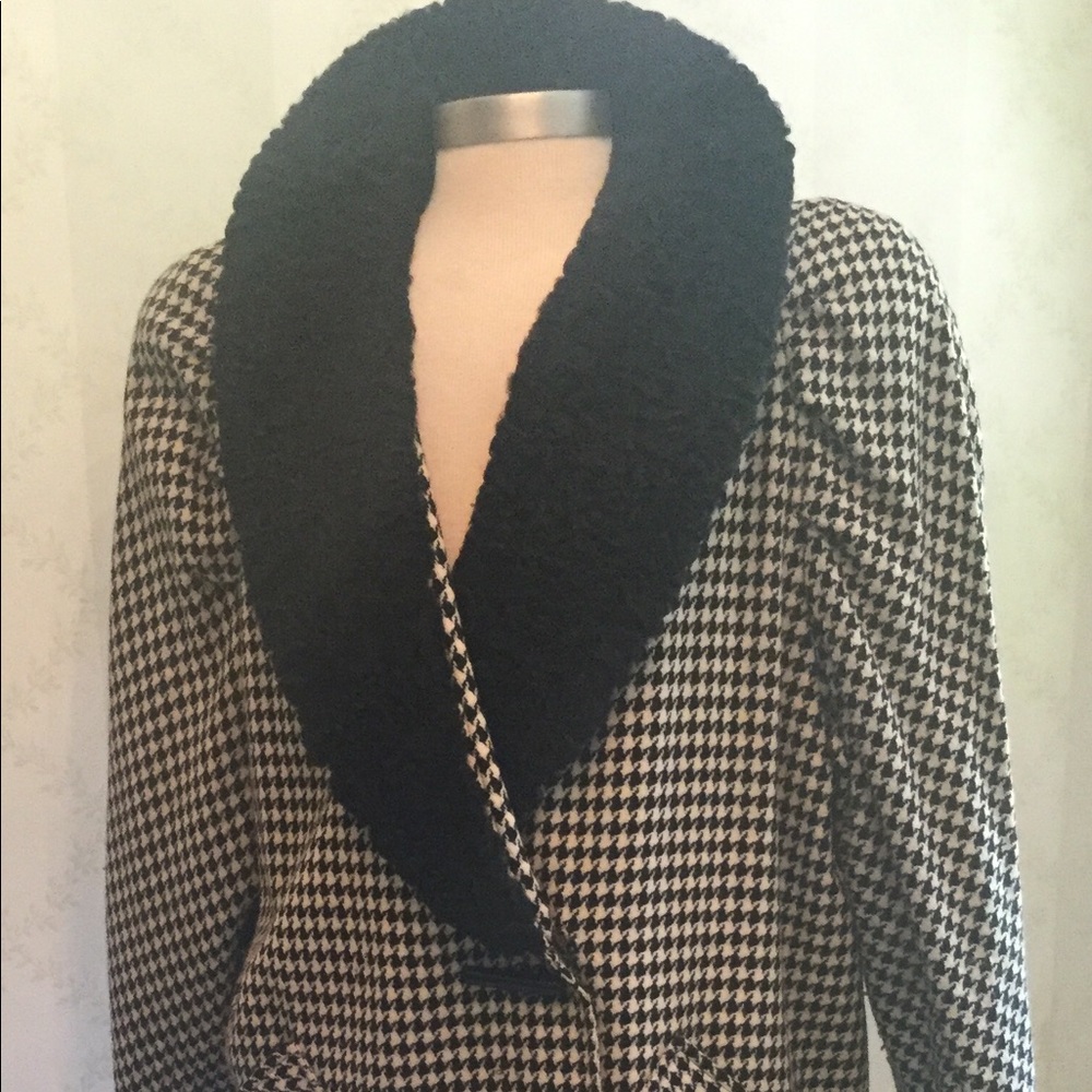 Cest Simone Houndstooth Coat